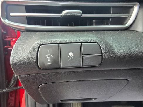Used 2025 Hyundai Elantra SEL FWD image 16