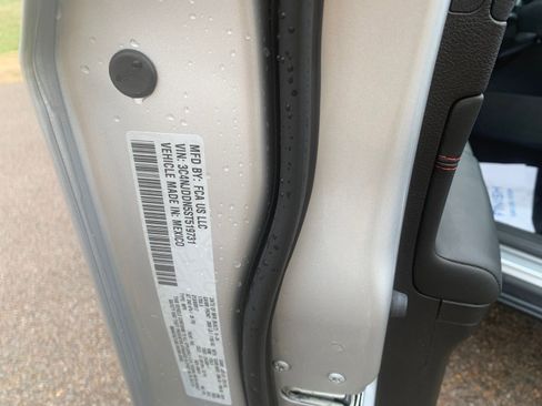 Used 2025 Jeep Compass Trailhawk w/ Trailhawk Elite Group image 34