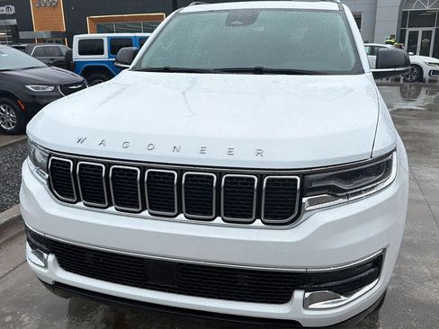 Used 2024 Jeep Wagoneer 4WD w/ Premium Group I image 8