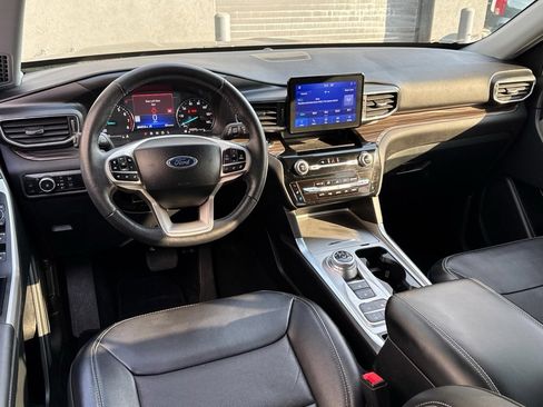Used 2024 Ford Explorer Limited image 2