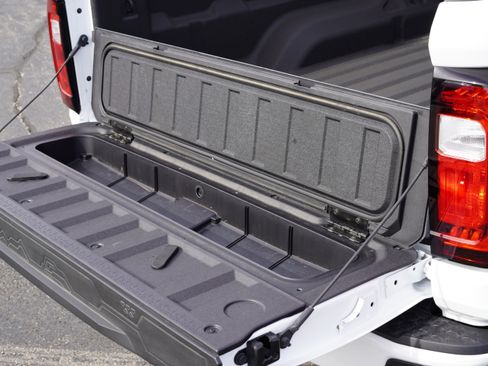 New 2025 GMC Canyon AT4 w/ Nightfall Edition image 15