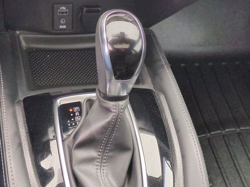 Used 2017 Nissan Rogue SL w/ SL Premium Package image 24