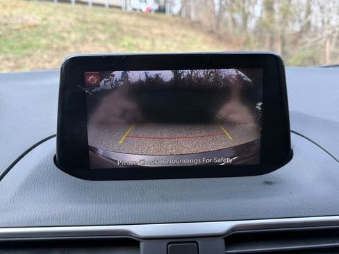 Used 2018 MAZDA MAZDA3 Touring image 21