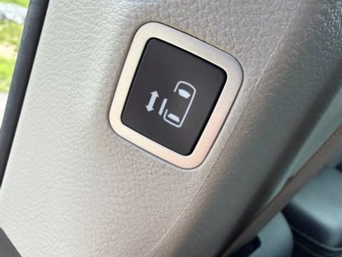 Used 2023 Chrysler Pacifica Touring-L FWD image 20