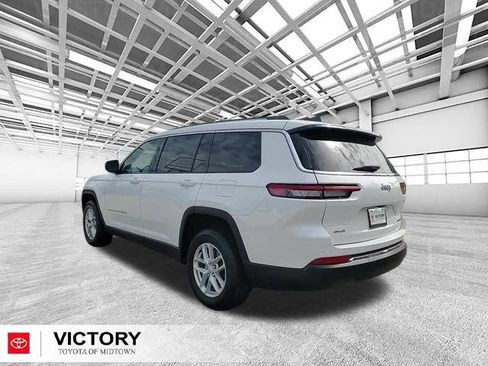 Used 2023 Jeep Grand Cherokee L Laredo image 5