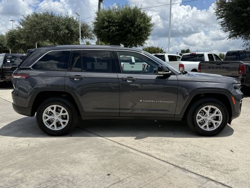Used 2023 Jeep Grand Cherokee Limited RWD image 3