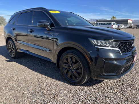 Used 2022 Kia Sorento EX image 3