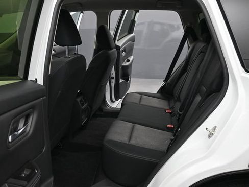 Used 2024 Nissan Rogue SV AWD/4WD image 9