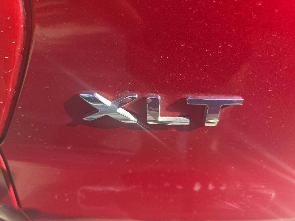 Used 2018 Ford Explorer XLT w/ Equipment Group 202A FWD image 15