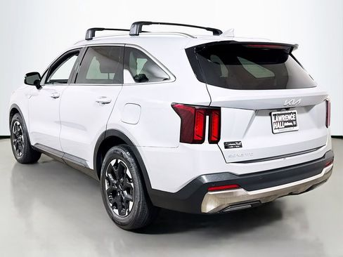 Used 2024 Kia Sorento S FWD image 6