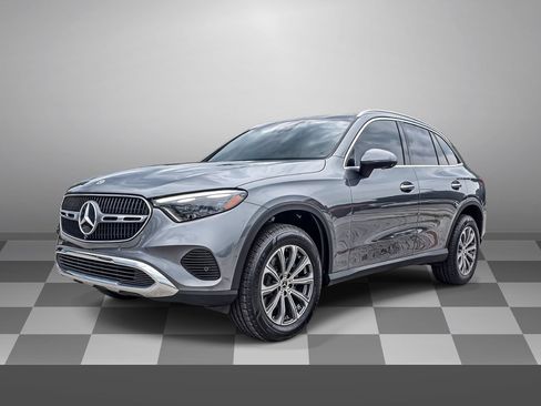 Used 2023 Mercedes-Benz GLC 300 4MATIC image 3