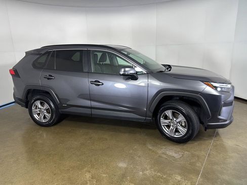 Used 2025 Toyota RAV4 XLE AWD/4WD image 9