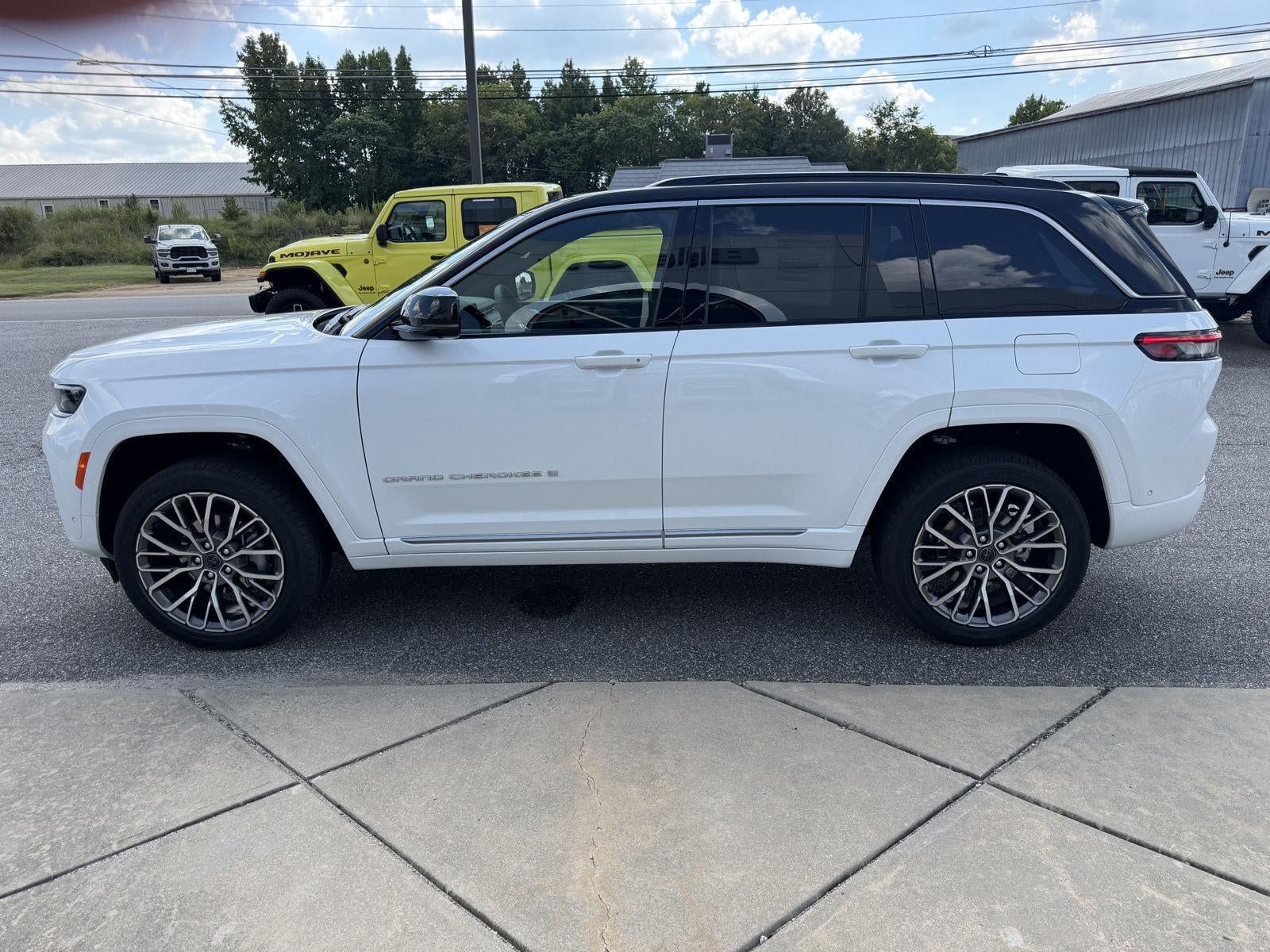 New 2027 Jeep Grand Cherokee Summit AWD/4WD image 22