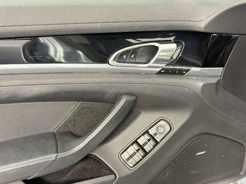 Used 2016 Porsche Panamera S image 15