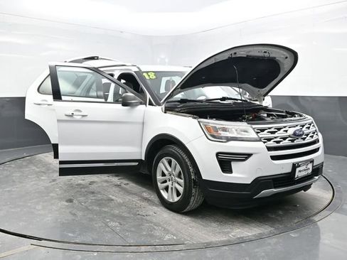 Used 2018 Ford Explorer XLT image 35