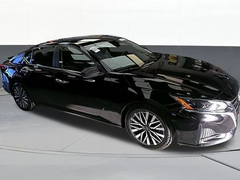 Used 2024 Nissan Altima 2.5 SV image 1