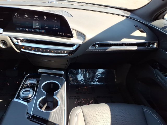 Used 2025 Cadillac Lyriq Sport AWD/4WD image 17