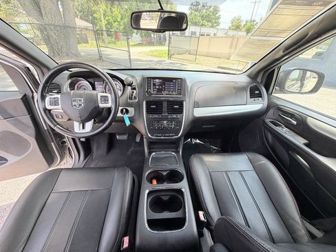 Used 2017 Dodge Grand Caravan GT FWD image 13