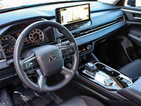 New 2025 Mitsubishi Outlander ES image 15