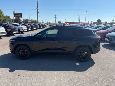 New 2026 Chevrolet Trax LT w/ Driver Confidence Package FWD image 3
