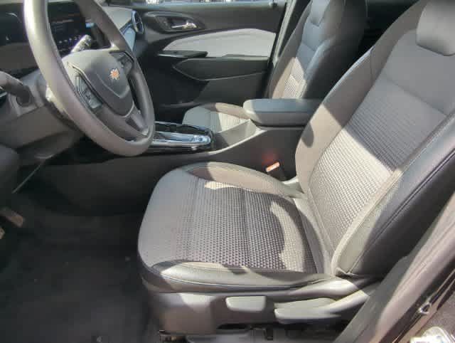 Used 2025 Chevrolet Trax LT FWD image 16