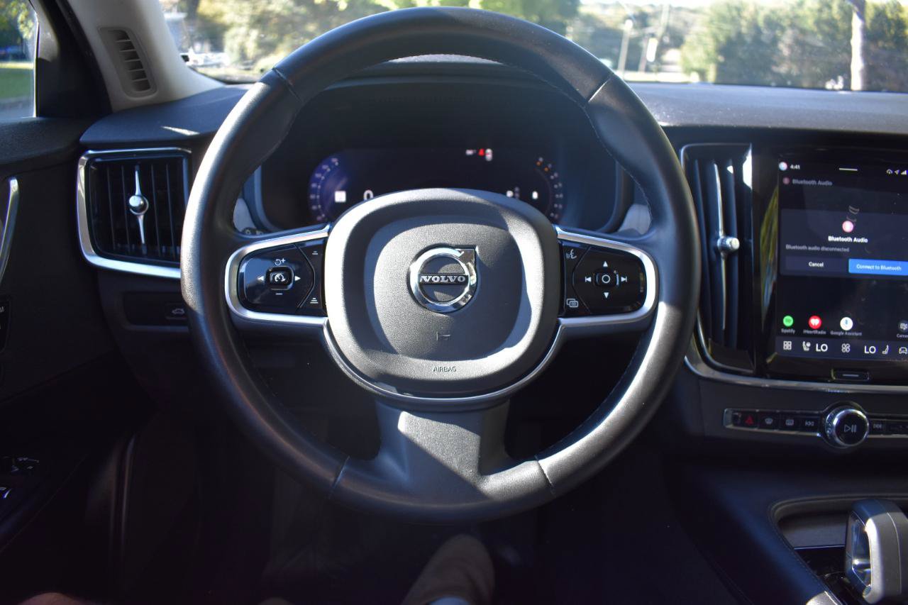 Used 2023 Volvo S90 B6 Plus AWD/4WD image 29
