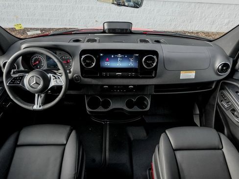 Used 2025 Mercedes-Benz Sprinter 2500 image 21