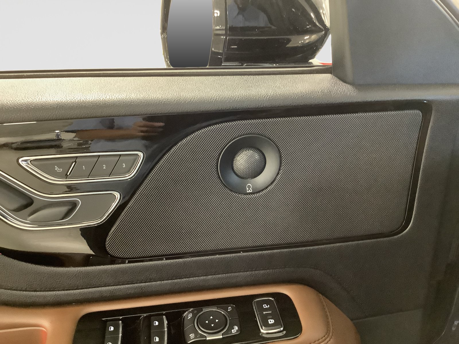 Used 2022 Lincoln Aviator Reserve w/ Equipment Group 201A RWD image 24