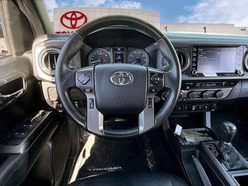 Used 2022 Toyota Tacoma TRD Sport image 5