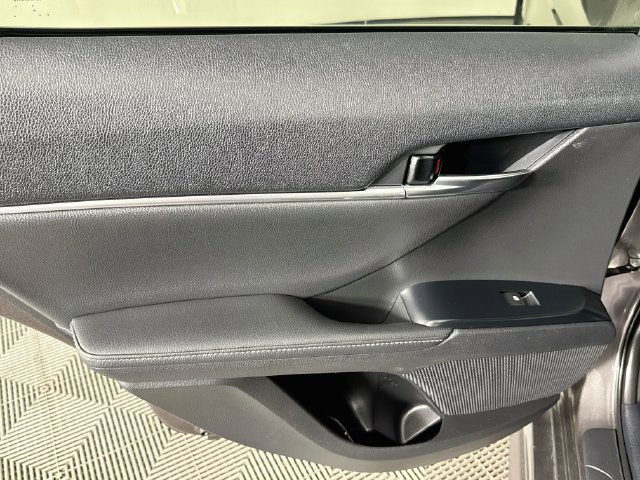 Used 2020 Toyota Camry XSE FWD image 23