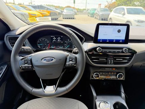 Used 2022 Ford Escape SE w/ SE Sport Appearance Package AWD/4WD image 19