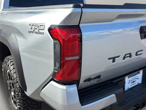 Used 2025 Toyota Tacoma TRD Off-Road AWD/4WD image 35