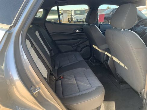 Used 2024 Chevrolet Trax RS FWD image 25