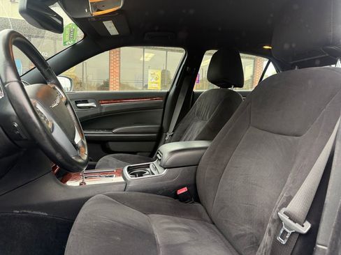 Used 2012 Chrysler 300 image 16