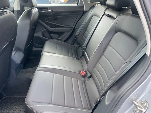 Certified 2023 Volkswagen Jetta SE w/ Panoramic Sunroof Package FWD image 7