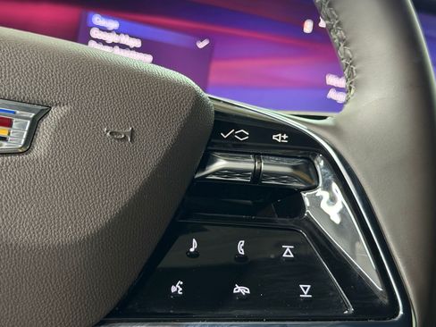 Used 2025 Cadillac Escalade Premium Luxury w/ LPO, Floor Liner Package AWD/4WD image 16