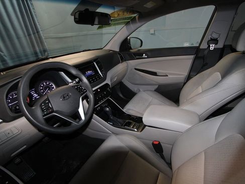 Used 2017 Hyundai Tucson SE image 2