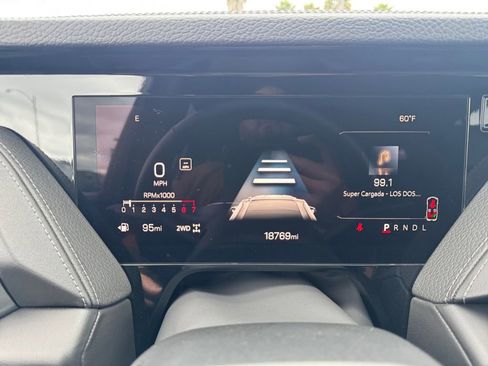 Used 2025 GMC Yukon Denali image 18