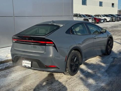 Used 2024 Toyota Prius LE image 31