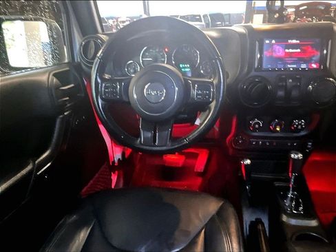Used 2017 Jeep Wrangler Sahara AWD/4WD image 17