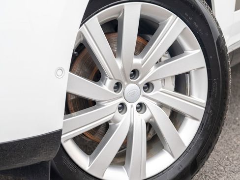 Used 2025 Land Rover Range Rover SE image 9