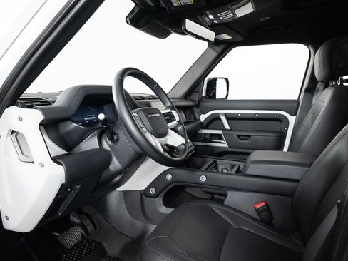 Used 2024 Land Rover Defender 110 SE image 12