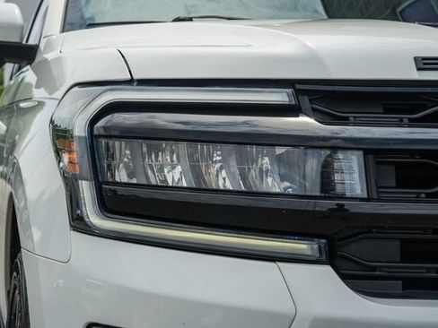 Used 2024 Ford Expedition Limited AWD/4WD image 19