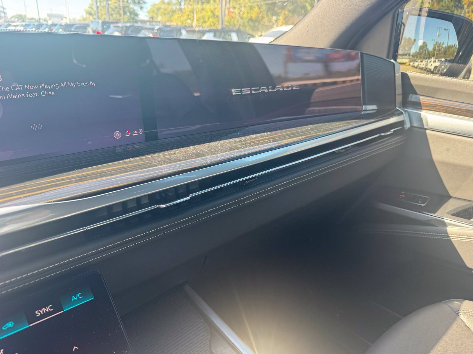 Certified 2025 Cadillac Escalade Luxury RWD image 10