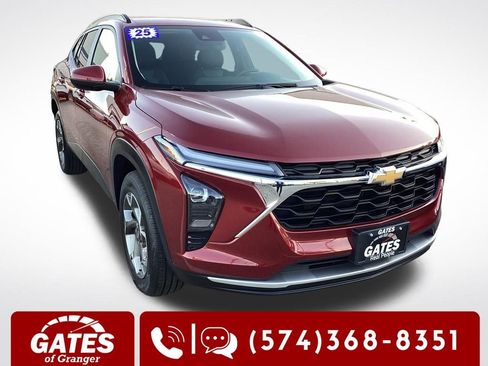 Used 2025 Chevrolet Trax LT w/ LT Convenience Package FWD image 1