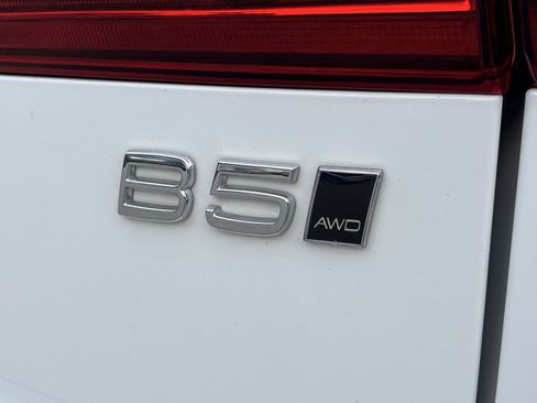 Used 2022 Volvo XC60 B5 Momentum AWD/4WD image 35