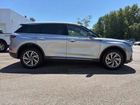 Used 2023 Lincoln Corsair AWD w/ Equipment Group 101A image 8