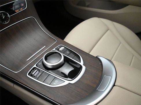 Used 2020 Mercedes-Benz C 300 4MATIC Sedan image 5