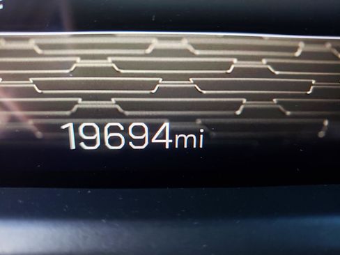 Used 2025 GMC Acadia Elevation image 13