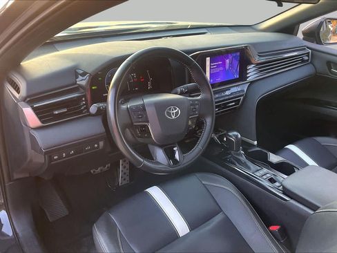 Used 2025 Toyota Camry SE FWD image 15